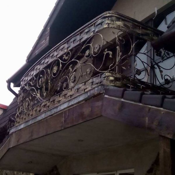 balcon frunze flori fier forjat